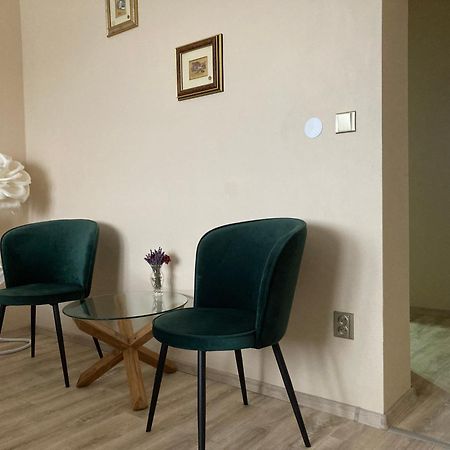 Apartment In The Garden Drzovice Ngoại thất bức ảnh