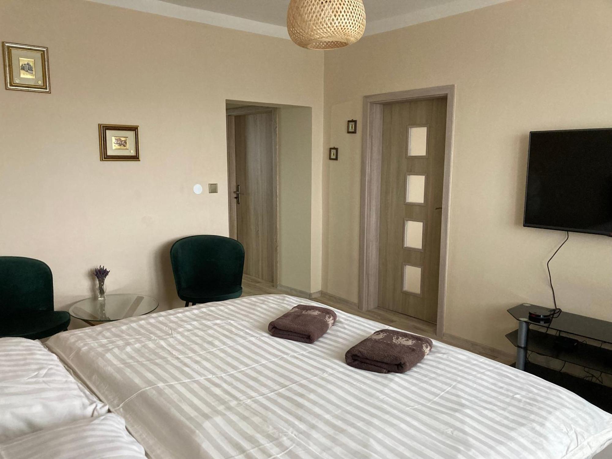 Apartment In The Garden Drzovice Ngoại thất bức ảnh