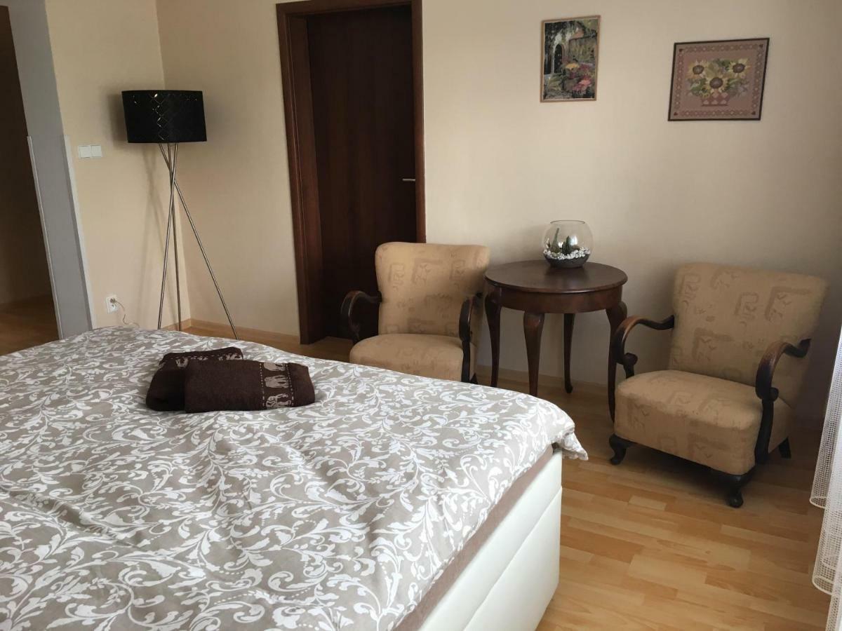 Apartment In The Garden Drzovice Ngoại thất bức ảnh