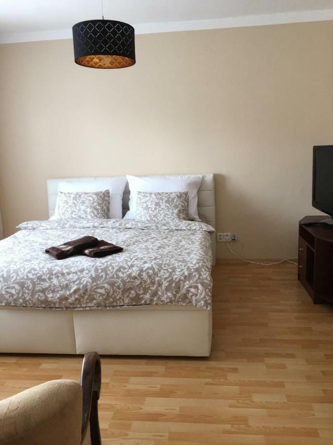 Apartment In The Garden Drzovice Ngoại thất bức ảnh
